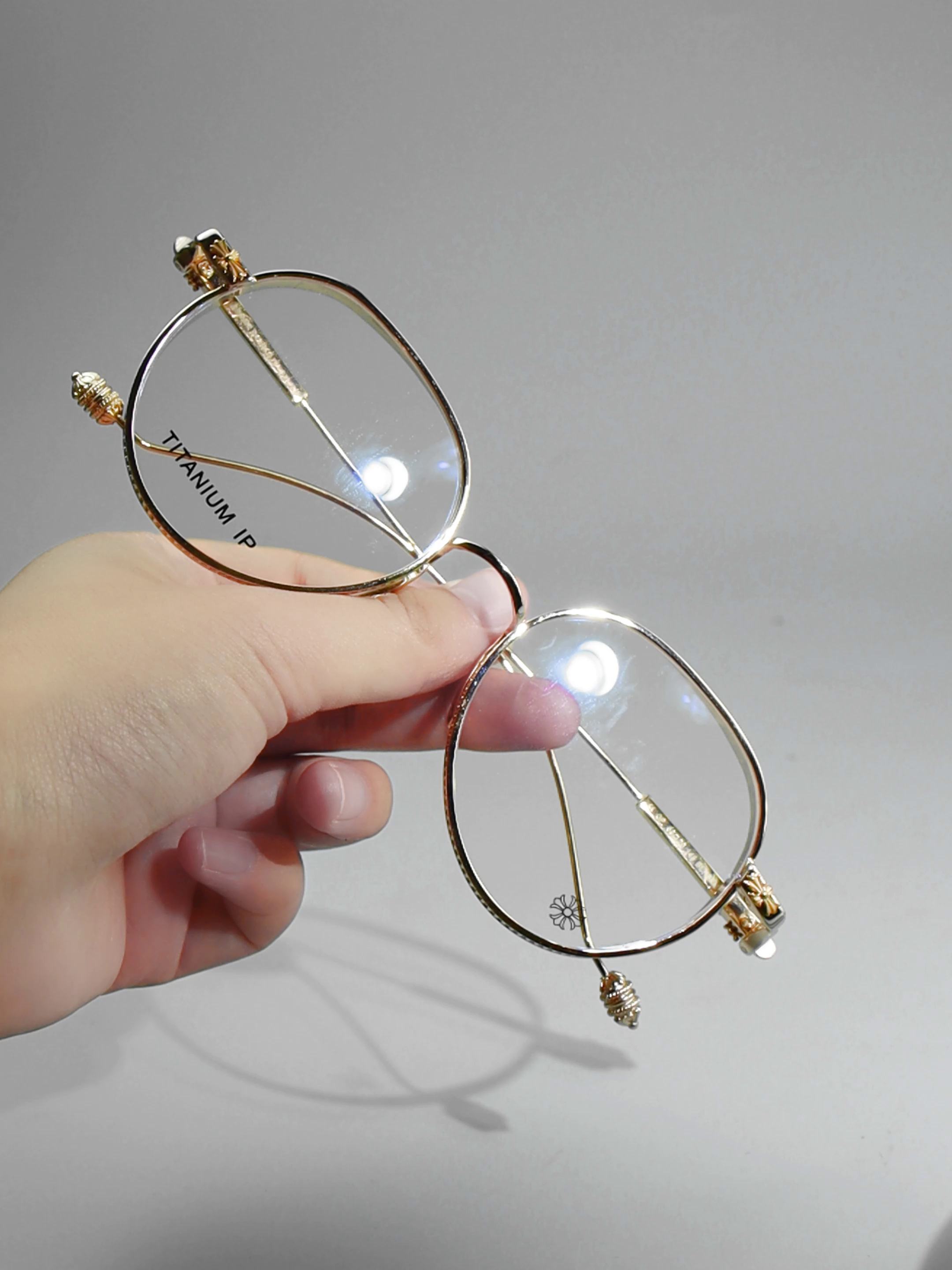 無(wú)色眼鏡架也能這么潮？男女全框近視平光眼鏡真的絕了！